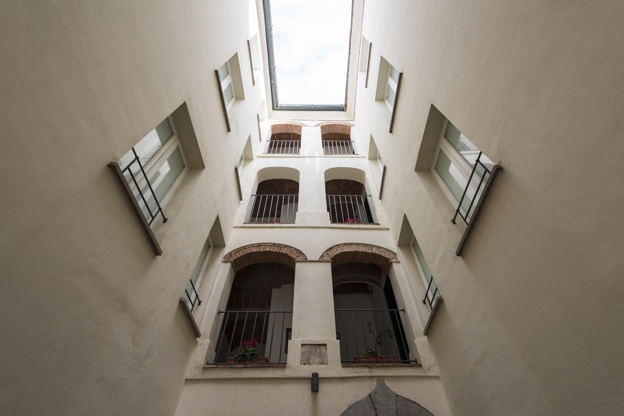 Il Chiostro Appartamenti & Suites 苏韦雷托 外观 照片