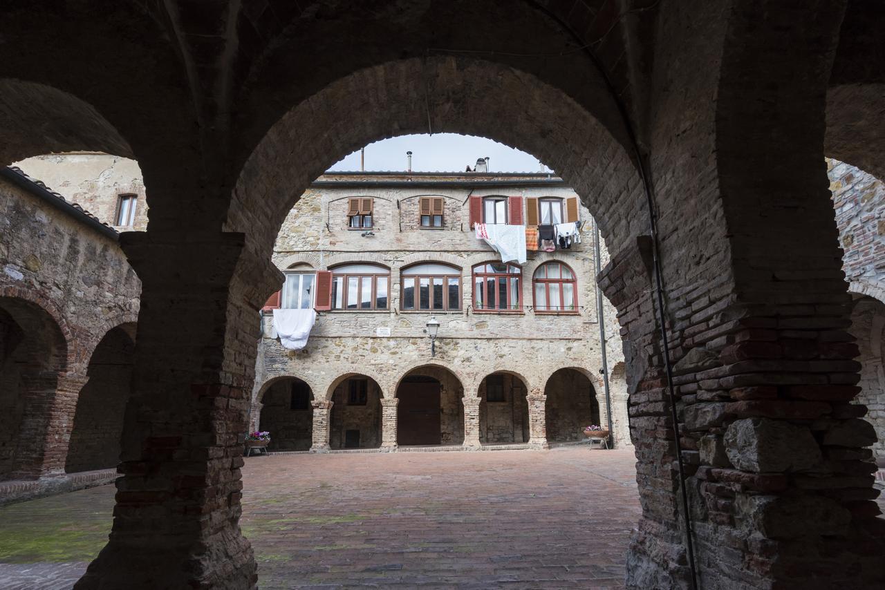 Il Chiostro Appartamenti & Suites 苏韦雷托 外观 照片