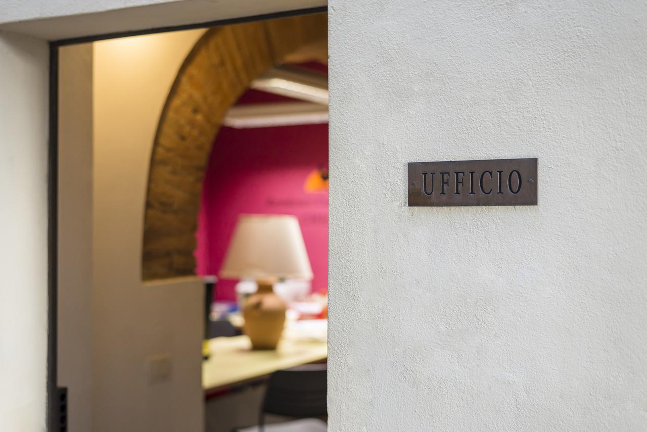 Il Chiostro Appartamenti & Suites 苏韦雷托 外观 照片