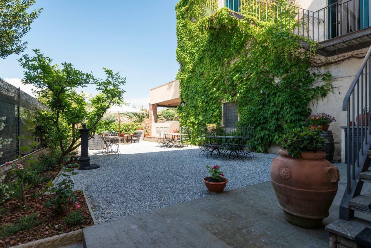 Il Chiostro Appartamenti & Suites 苏韦雷托 外观 照片